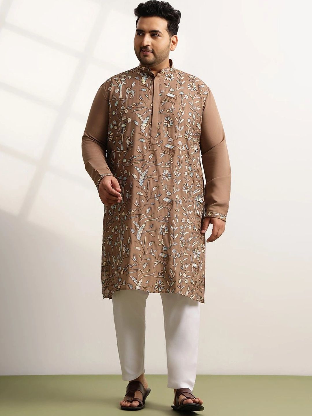 SOJANYA PLUS Men Floral Embroidered Regular Thread Work Kurta with Pyjamas