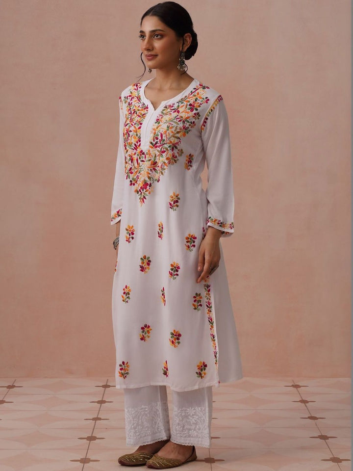 Rumah Chikankari Dihiasi Viscose Rayon Kurta Panjang Betis Lurus