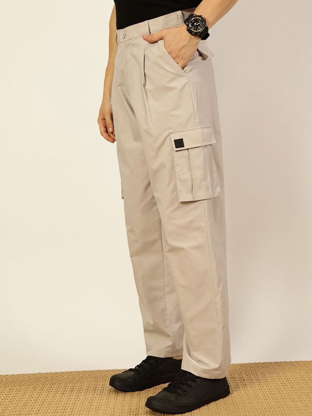 Thomas Scott Men Mid-Rise Loose Fit Cargos