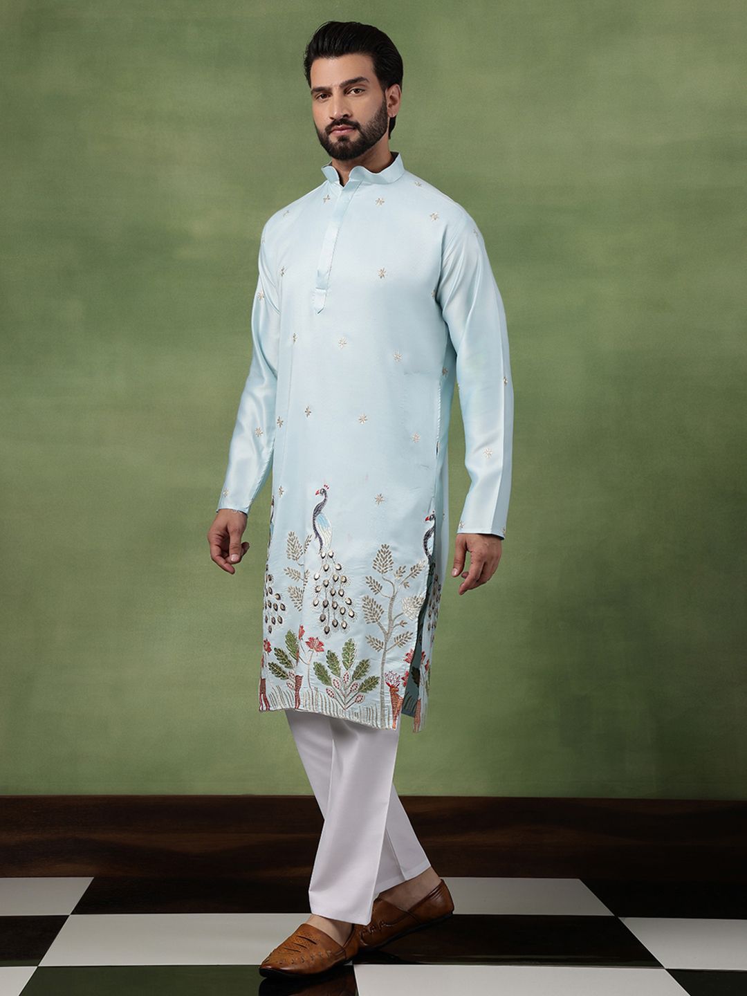 SOJANYA Men Floral Embroidered Thread Work Kurta