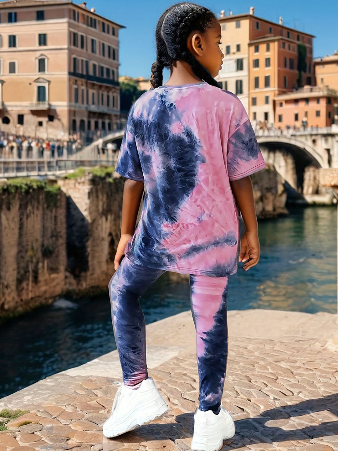 YK Girls Printed T-Shirt & Trousers Clothing Set