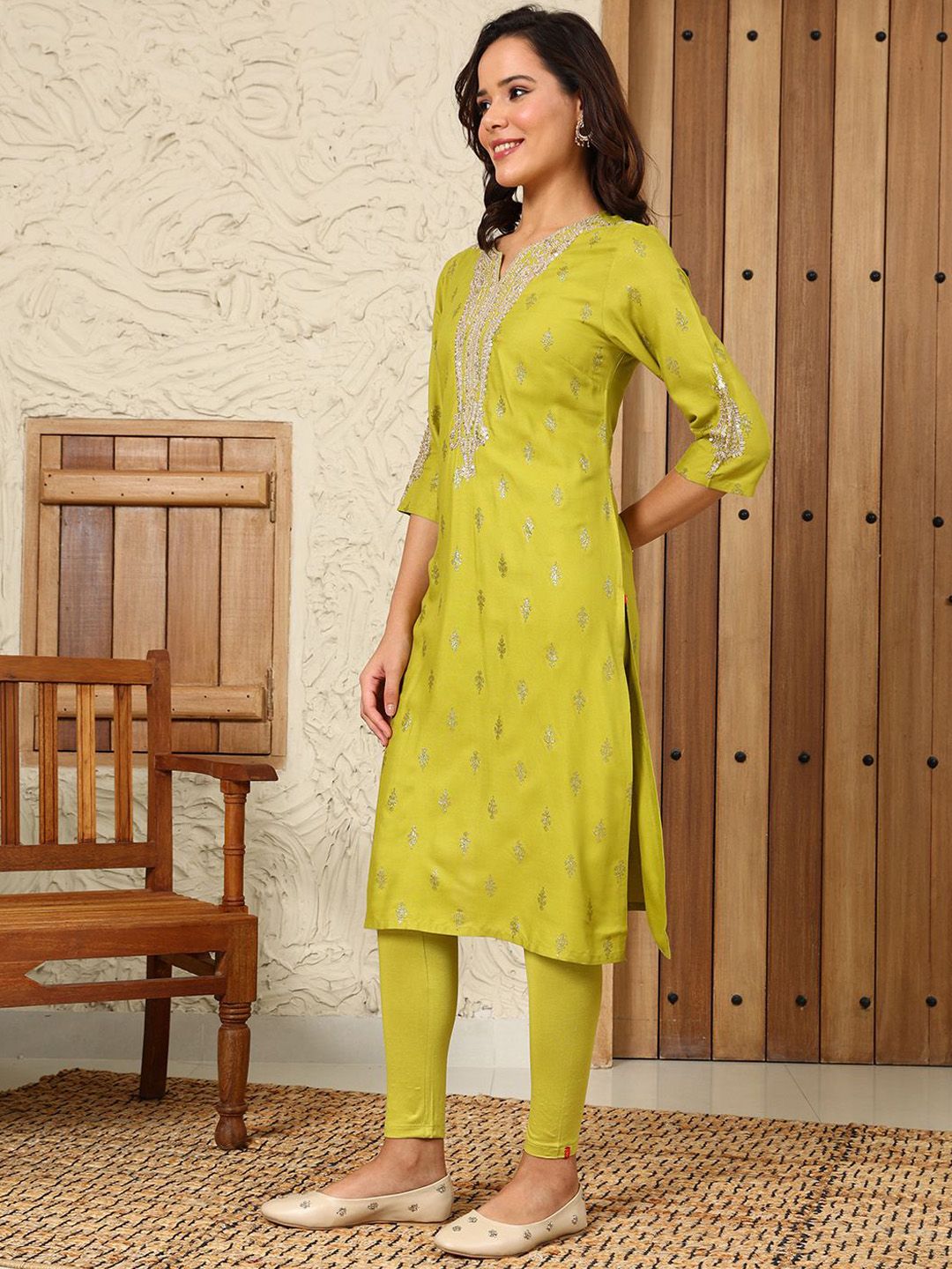 W Women Ethnic Motifs Embroidered Flared Sleeves Thread Work Kurta