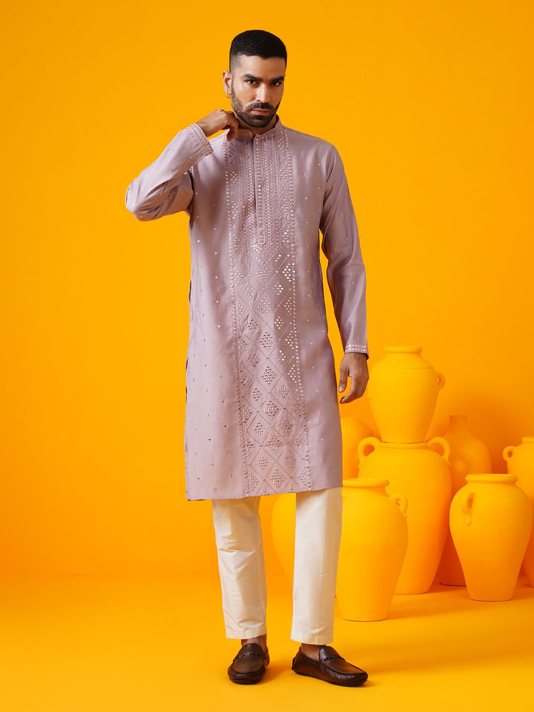 SOJANYA LUXE Cermin Kolar Mandarin Bersulam Geometrik Berfungsi Kurta Lurus Dengan Seluar