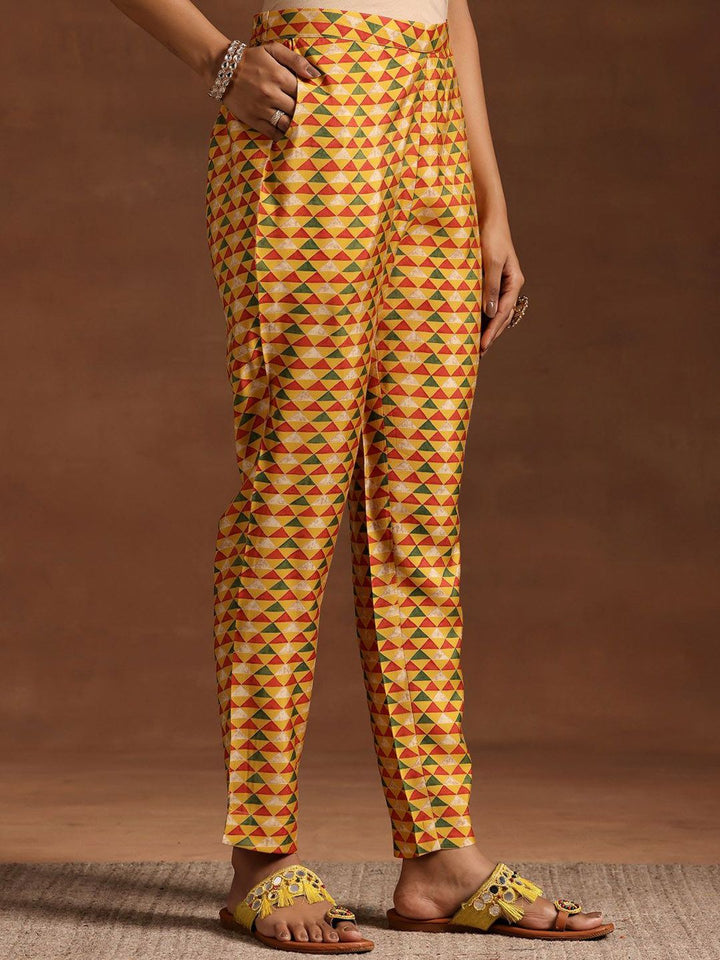 Libas Women Floral Printed Regular Beads and Stones Kurta with Trousers
