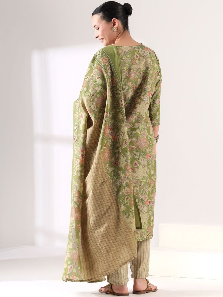 Mamicha Women Floral Printed Regular Thread Work Kurta with Trousers & With Dupatta