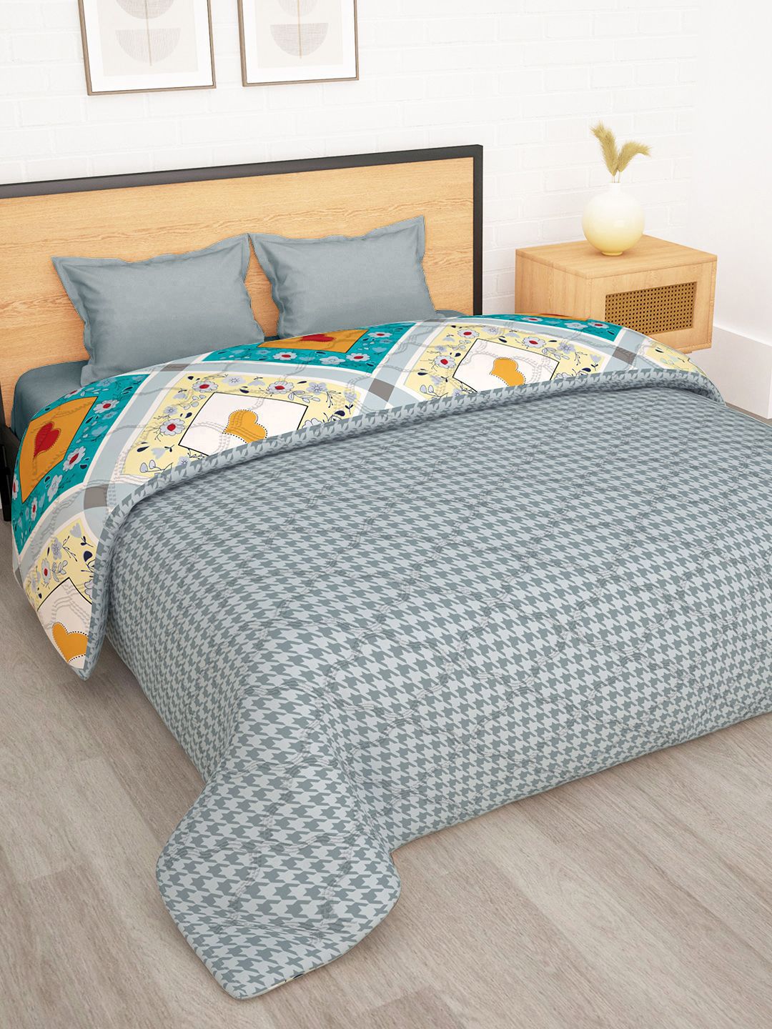 Story@home Green & White Floral Reversible 120 GSM AC Room Double Bed Comforter