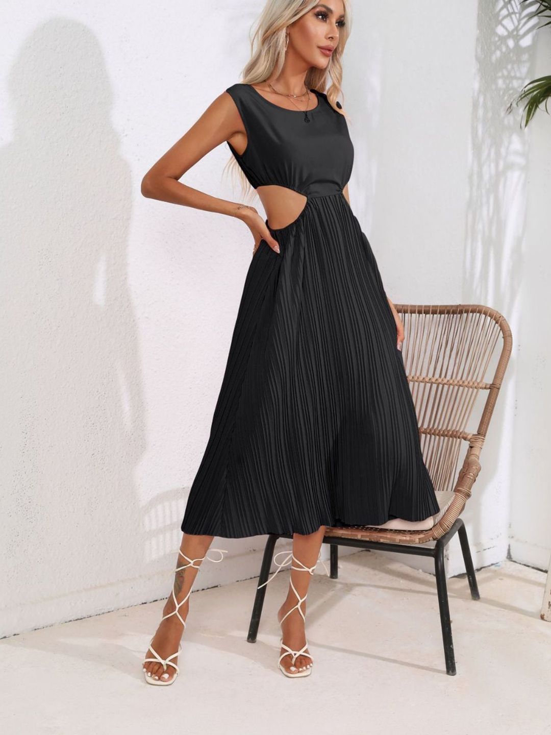 DressBerry Round Neck Cut-Outs Midi Dress