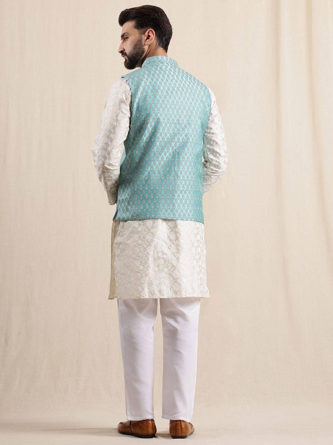 Anouk Ethnic Motifs Embroidered Mandarin Collar Zari Kurta With Pyjamas & Nehru Jacket