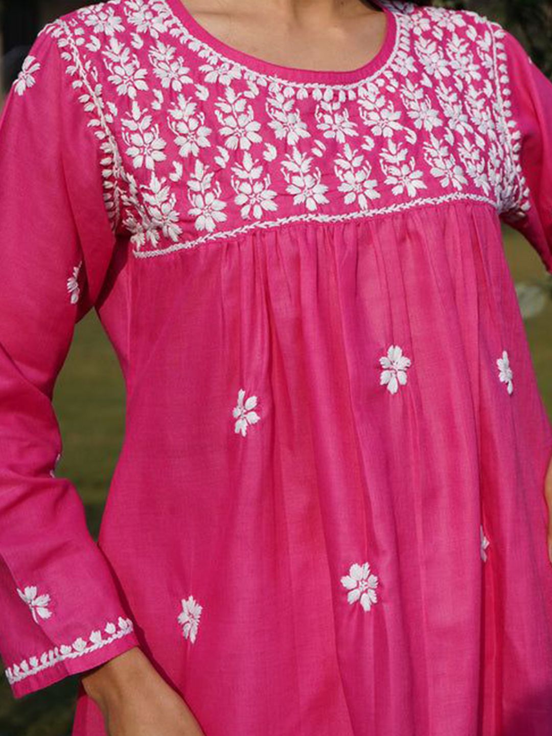 HOUSE OF KARI Floral Embroidered Round Neck Chikankari Pure Cotton Short Kurta