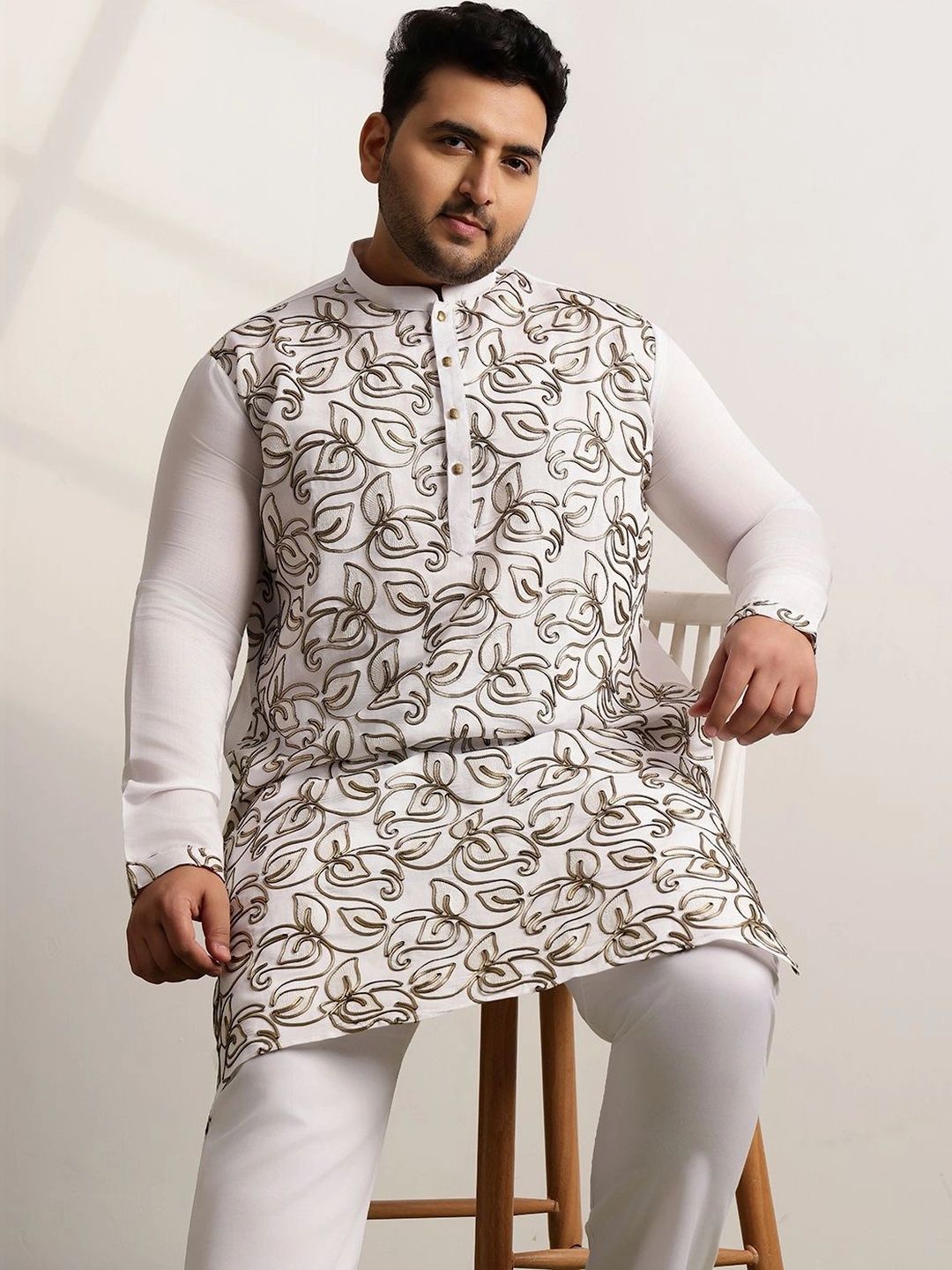 SOJANYA PLUS Men Ethnic Motifs Embroidered Regular Thread Work Kurta with Pyjamas