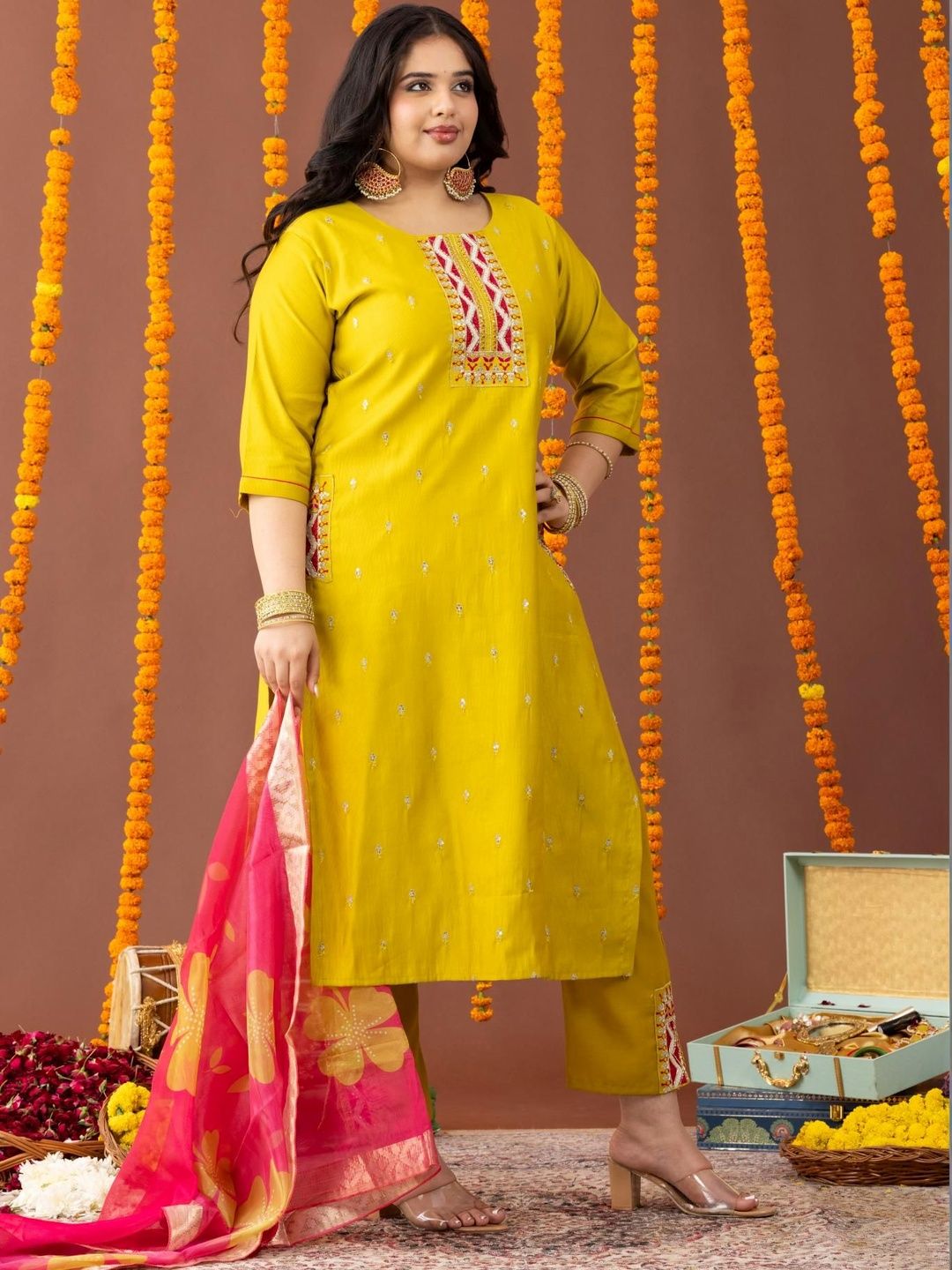 Mamicha Floral Regular Kurta & Trousers With Dupatta