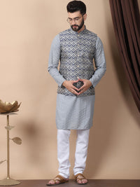 Anouk Grey Floral Sulam Benang Berfungsi Kurta Kapas Tulen dengan Jaket Churidar & Nehru