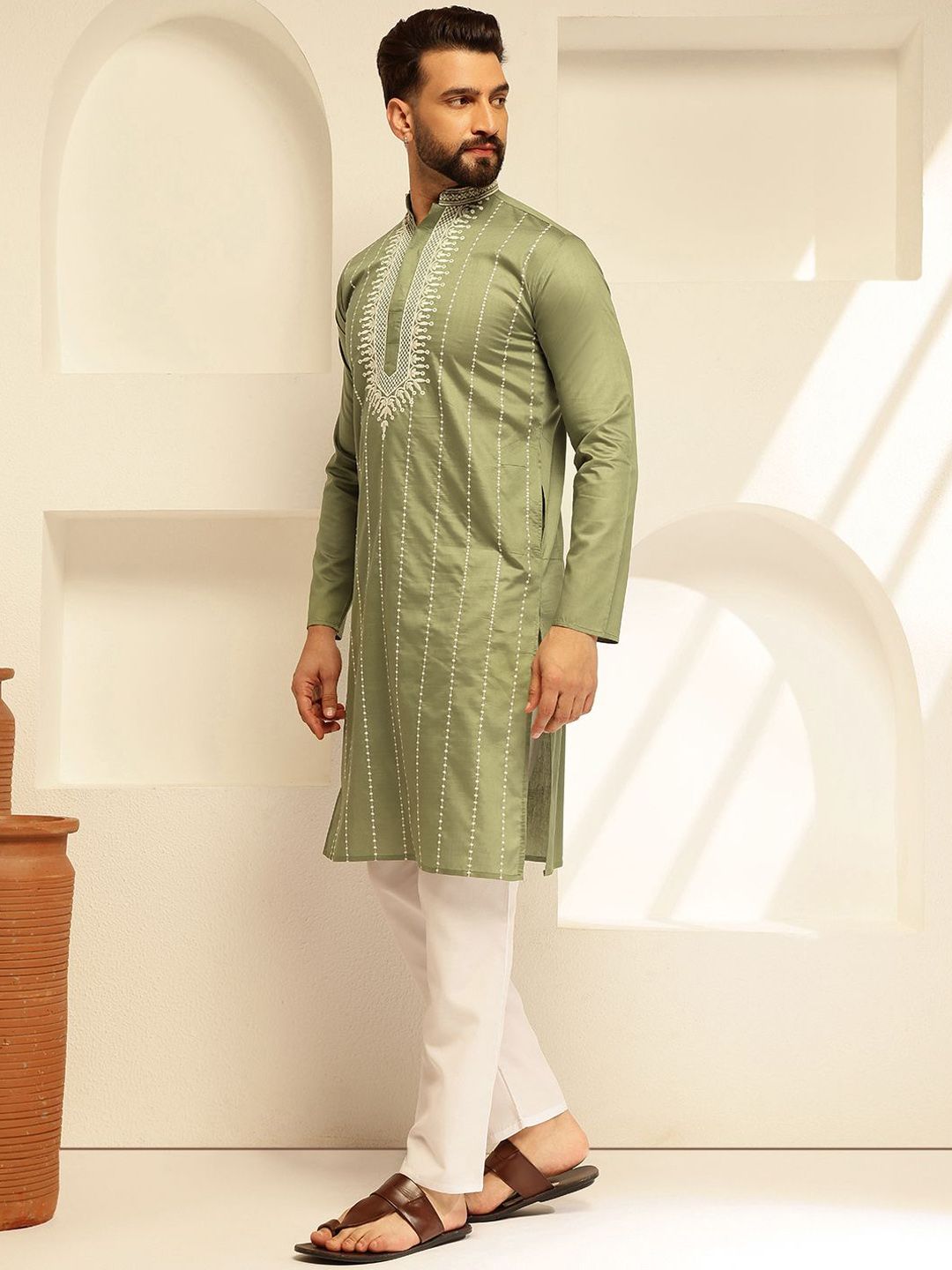 SOJANYA Geometric Embroidered Mandarin Collar Thread Work Cotton Silk Straight Kurta