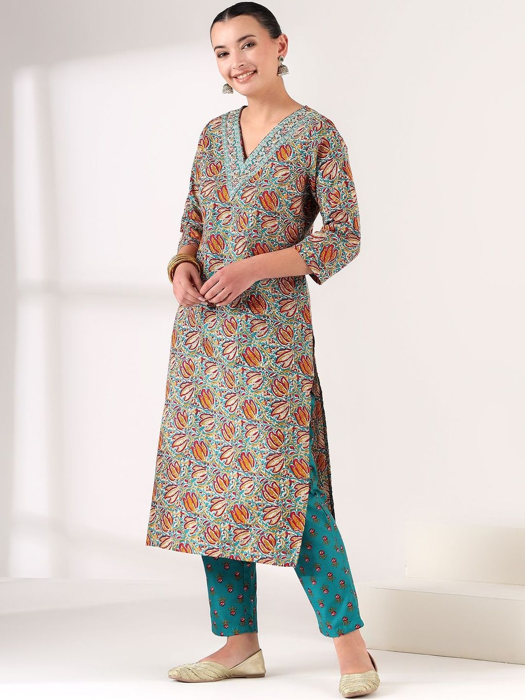 Mamicha Women Floral Printed Regular Kurta with Trousers & With Dupatta