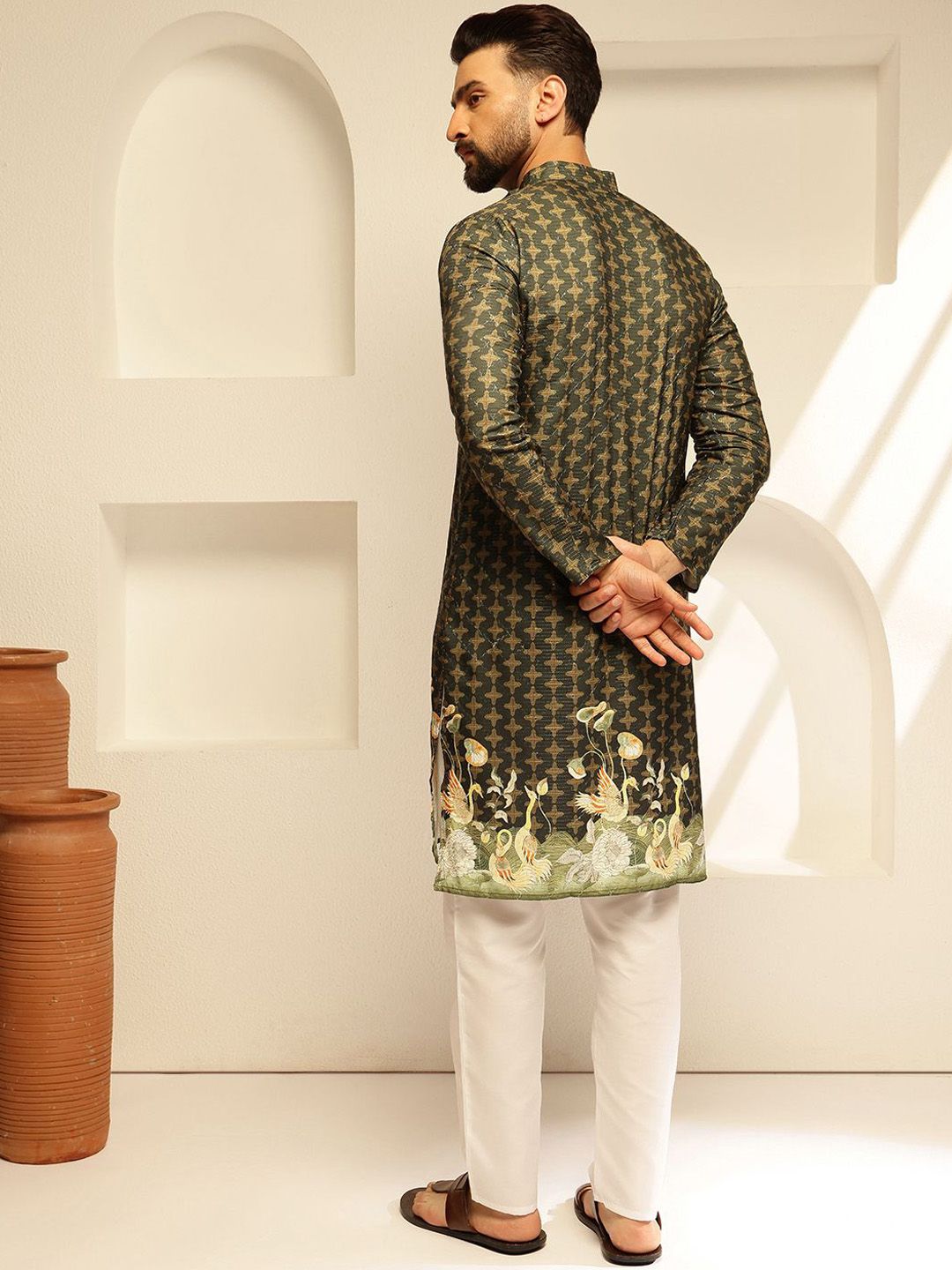 Sojanya Floral bersulam kapas kolar mandarin lurus kurta