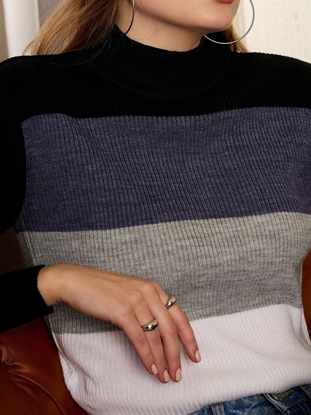 Berrylush Women Colourblocked Crop Pullover