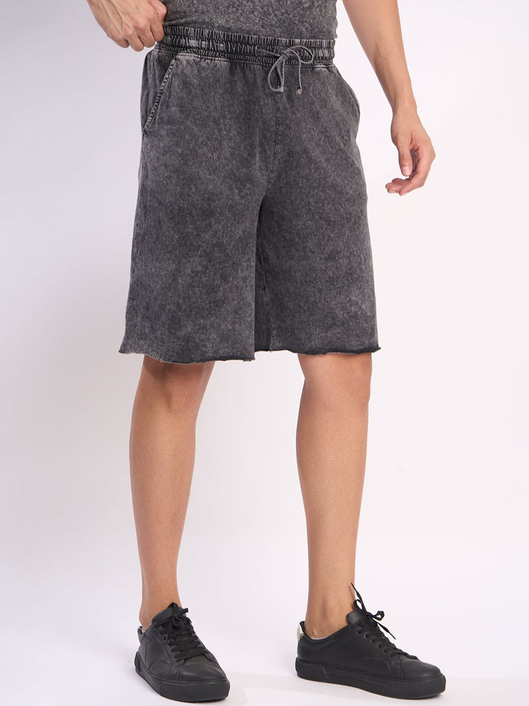 Bene Kleed Men Washed Raw Edge Shorts