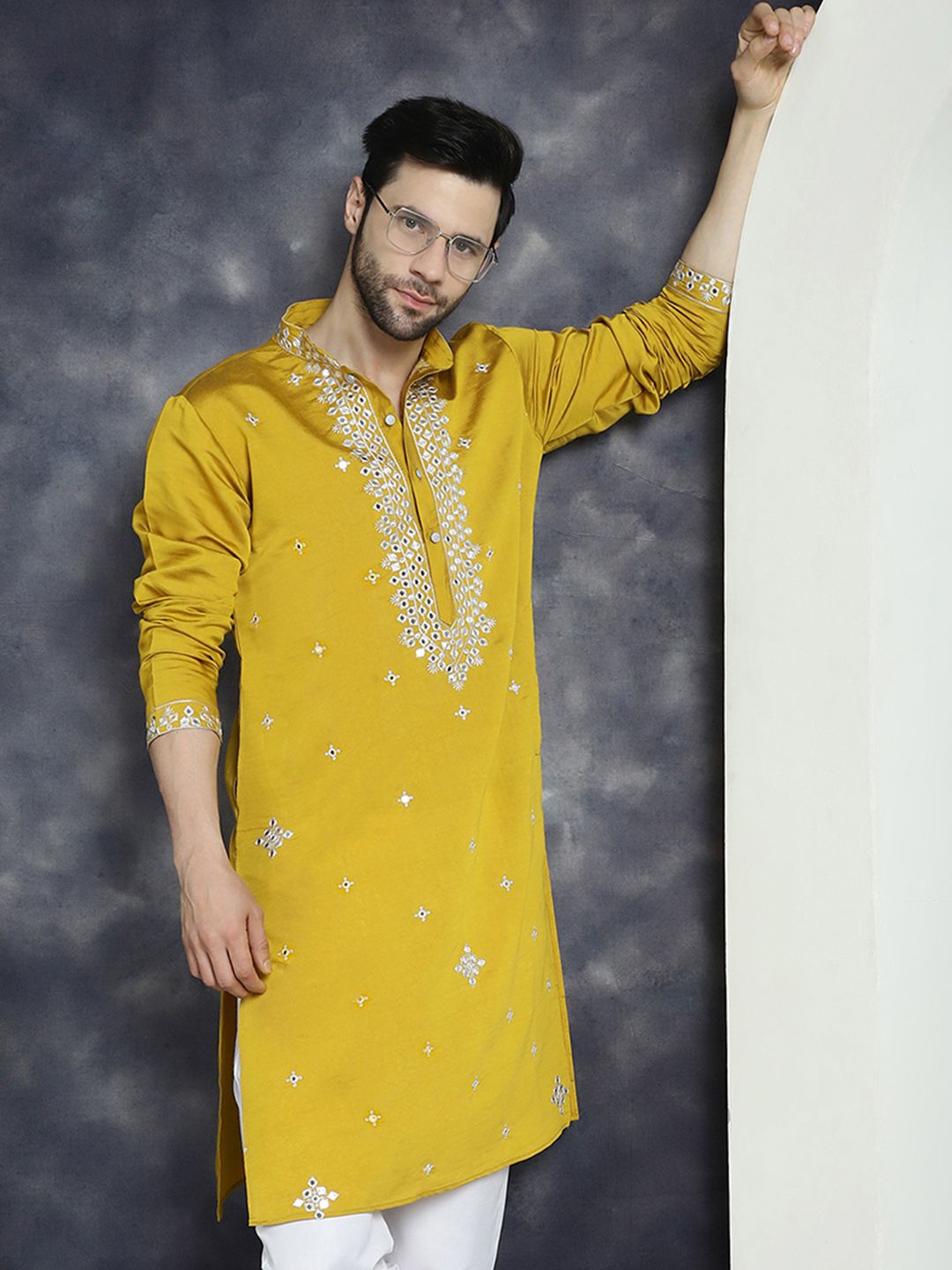 Jompers Geometric Embroidered Mandarin Collar Mirror Work Cotton Silk Straight Kurta