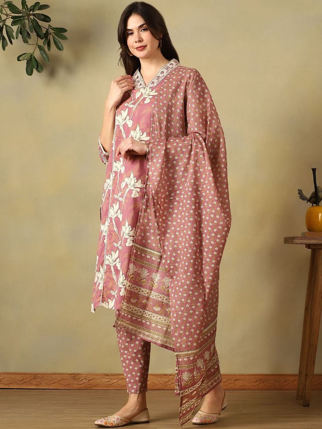 Mamicha Women Floral Printed Regular Pure Cotton Kurta with Trousers & With Dupatta