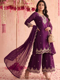 Mamicha Women Embroidered Regular Thread Work Kurta Set With Dupatta