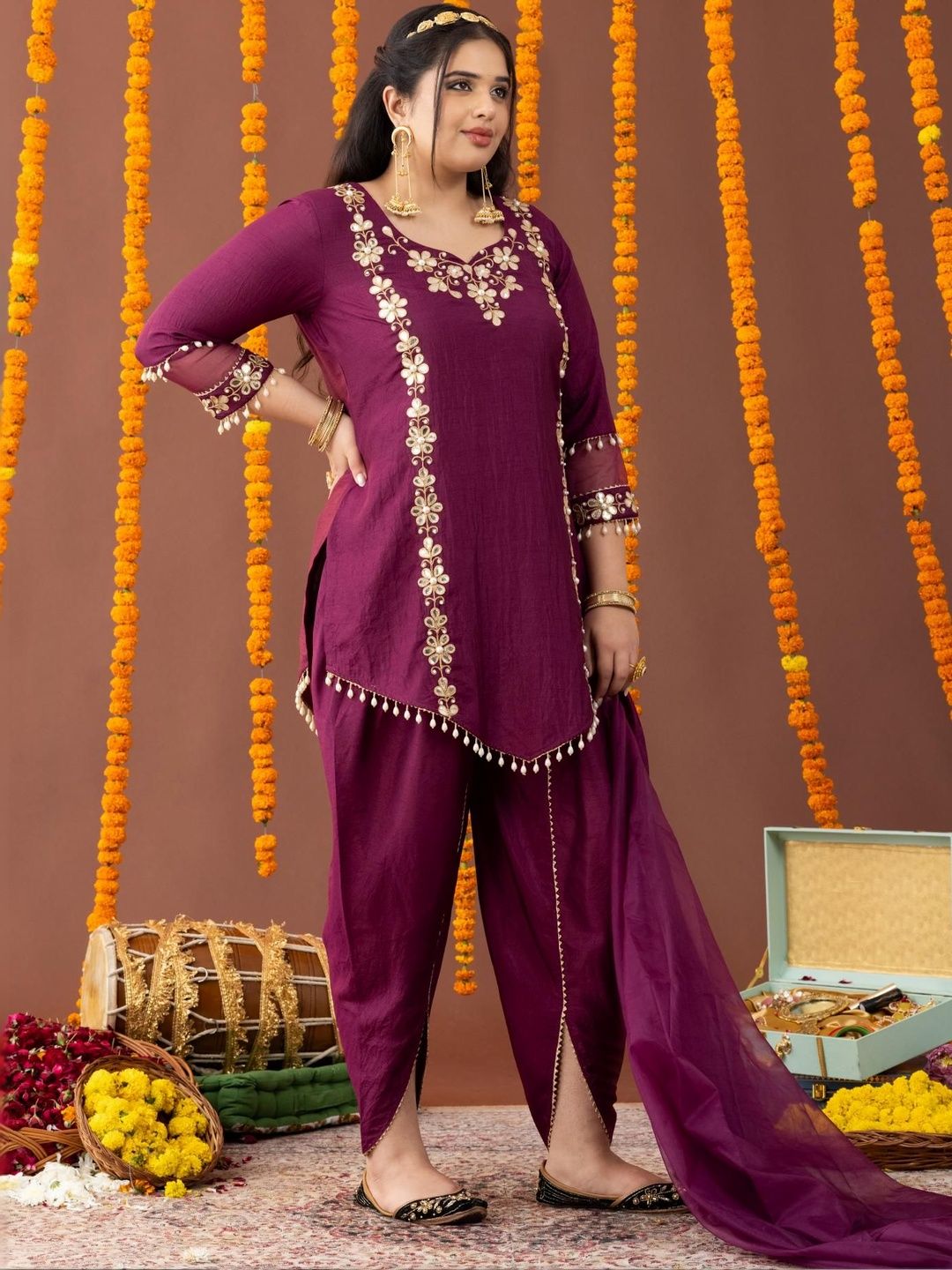 Mamicha Floral Embroidered Regular Kurta & Salwar With Dupatta