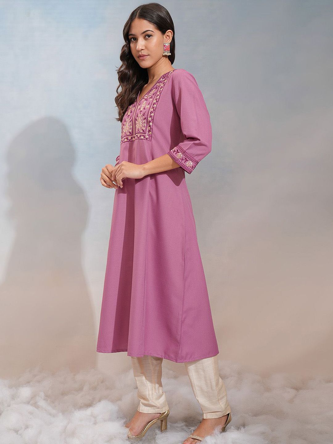 Vishudh Mauve Floral Embroidered V-Neck Thread Work A-Line Kurta