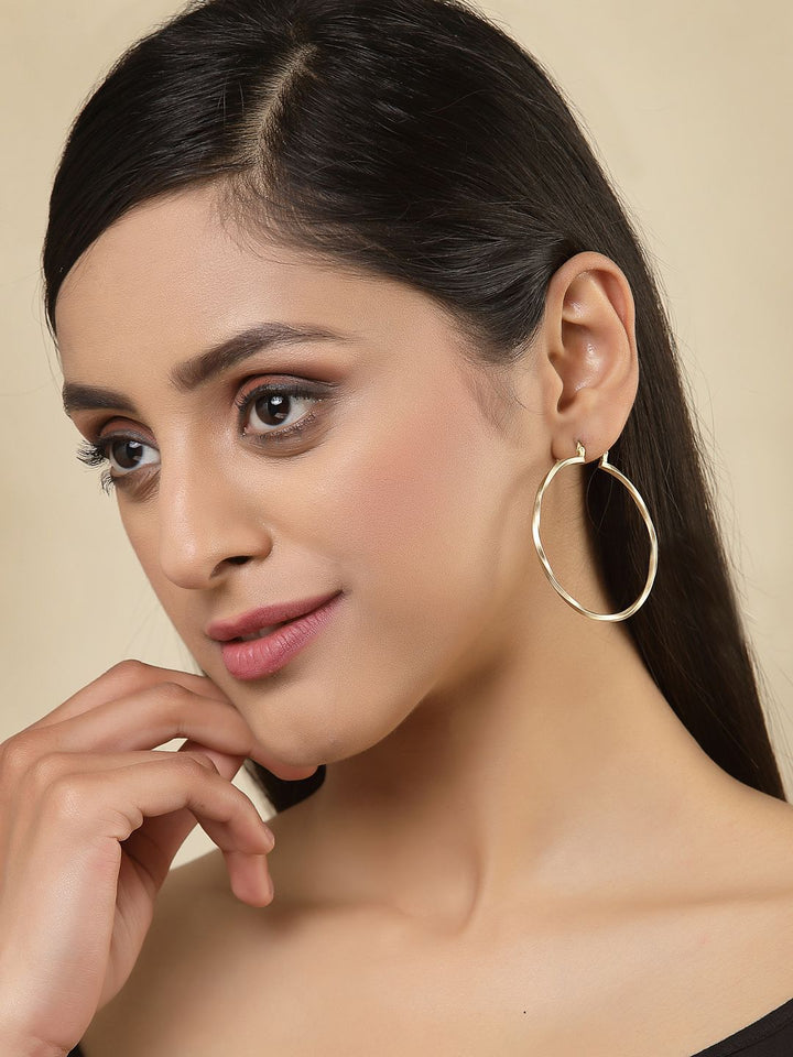 DressBerry Gold-Plated Contemporary Circular Hoop Earrings