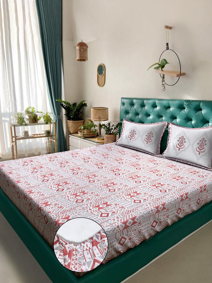 KLOTTHE Red Geometric Printed Fitted 400 TC Cotton Super King Bedsheet & 2 Pillow Covers