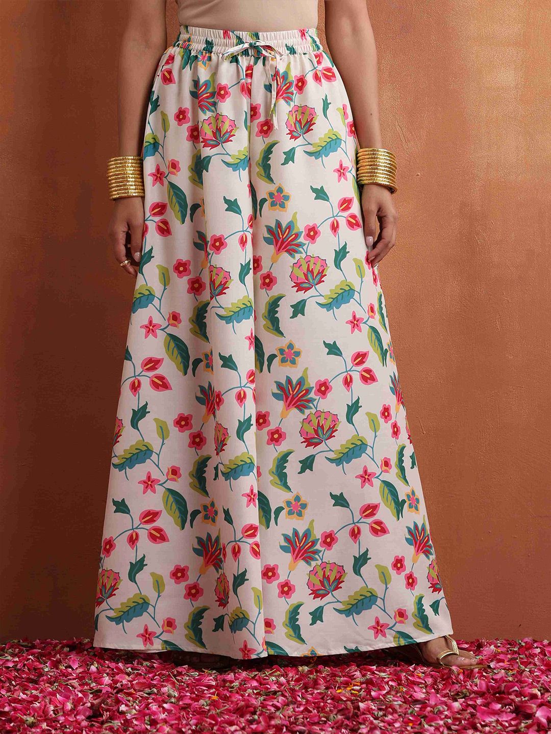 Truebrowns Floral Printed Gotta Patti Kurti dengan Sharara