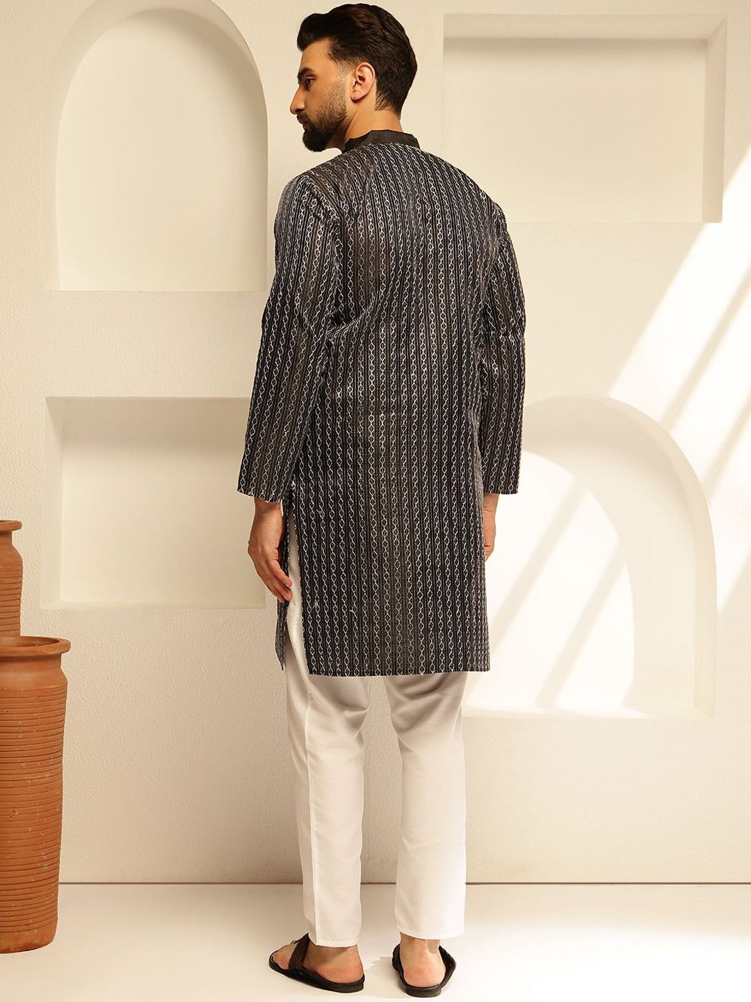SOJANYA Geometric Embroidered Thread Work Straight Kurta