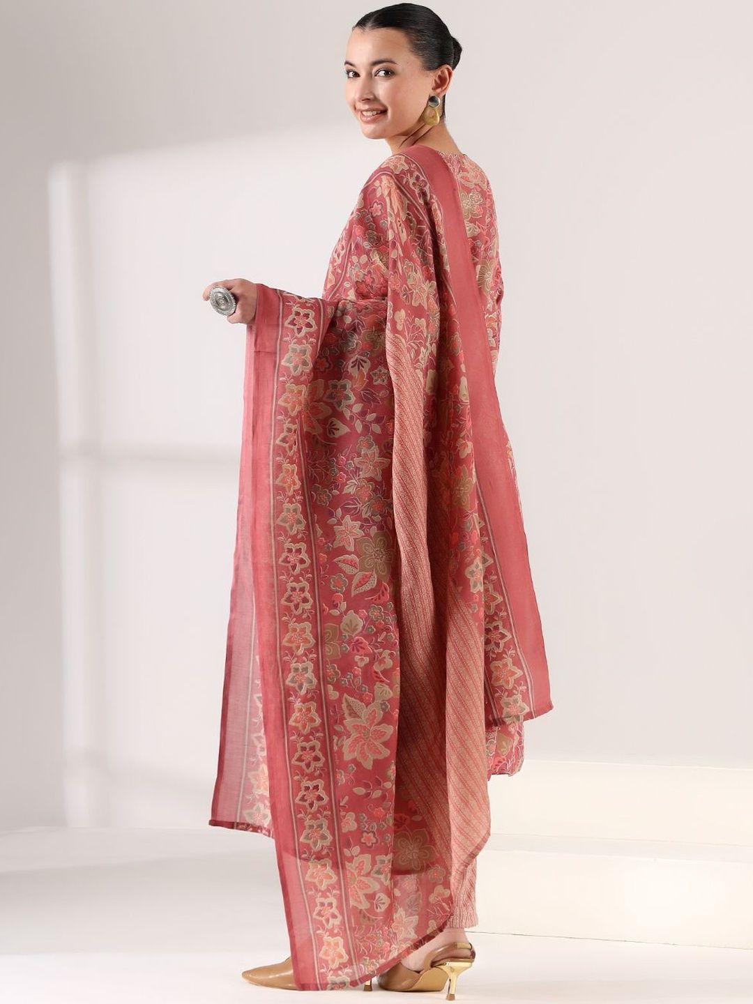 Mamicha Women Floral Printed Regular Thread Work Kurta with Trousers & With Dupatta