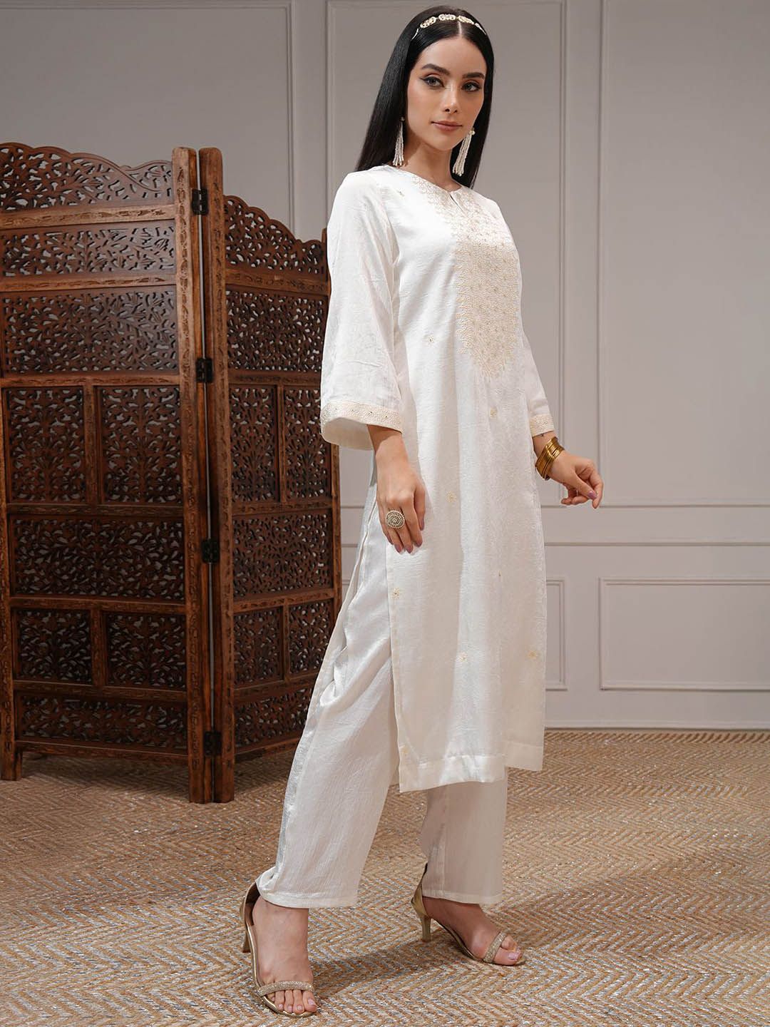 Vishudh Women Embroidered Straight Kurta With Regular Pants & Organza Dupatta