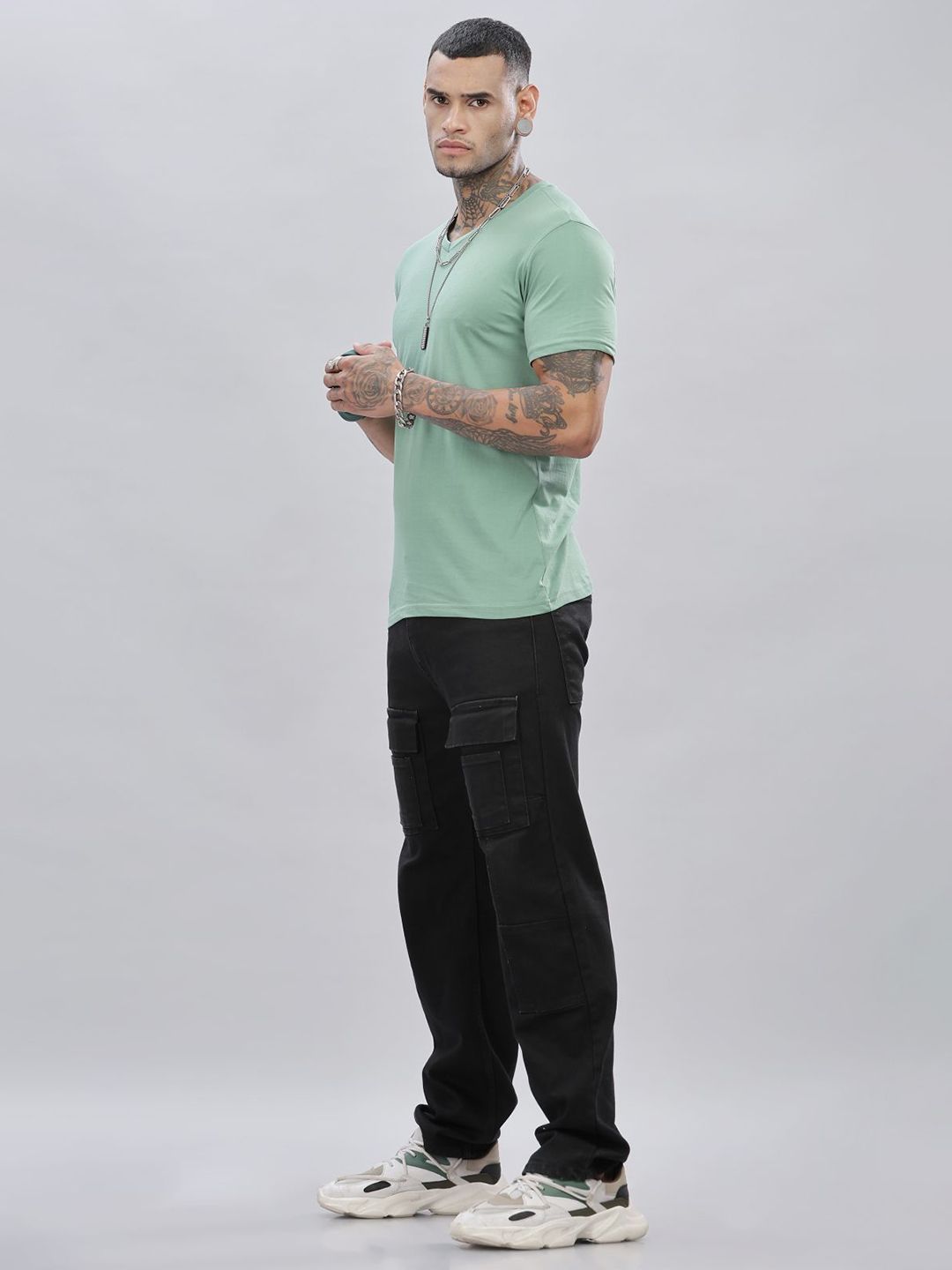 ADRO Lelaki Solid V-Neck Cotton T-shirt