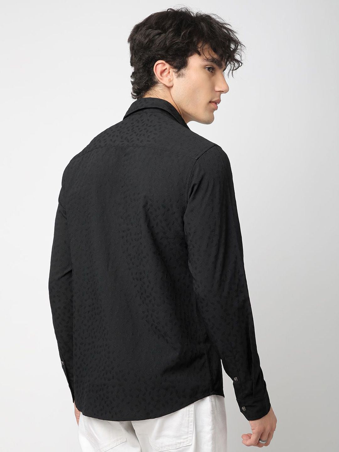 VASTRADO Men Classic Spread Collar Textured Solid Slim Fit Casual Shirt