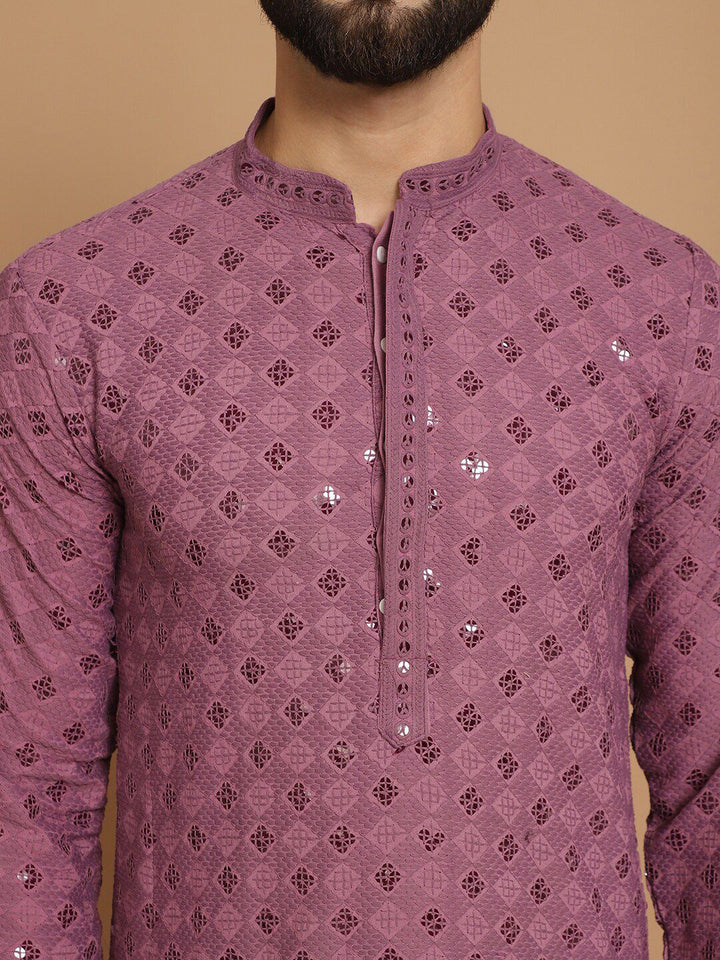 Motif Etnik Anouk Bersulam Kurta Lurus Kapas Tulen Dengan Churidar
