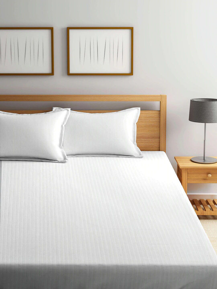 KLOTTHE White Striped 300 TC Double King Dipasang Cadar Dengan 2 Sarung Bantal