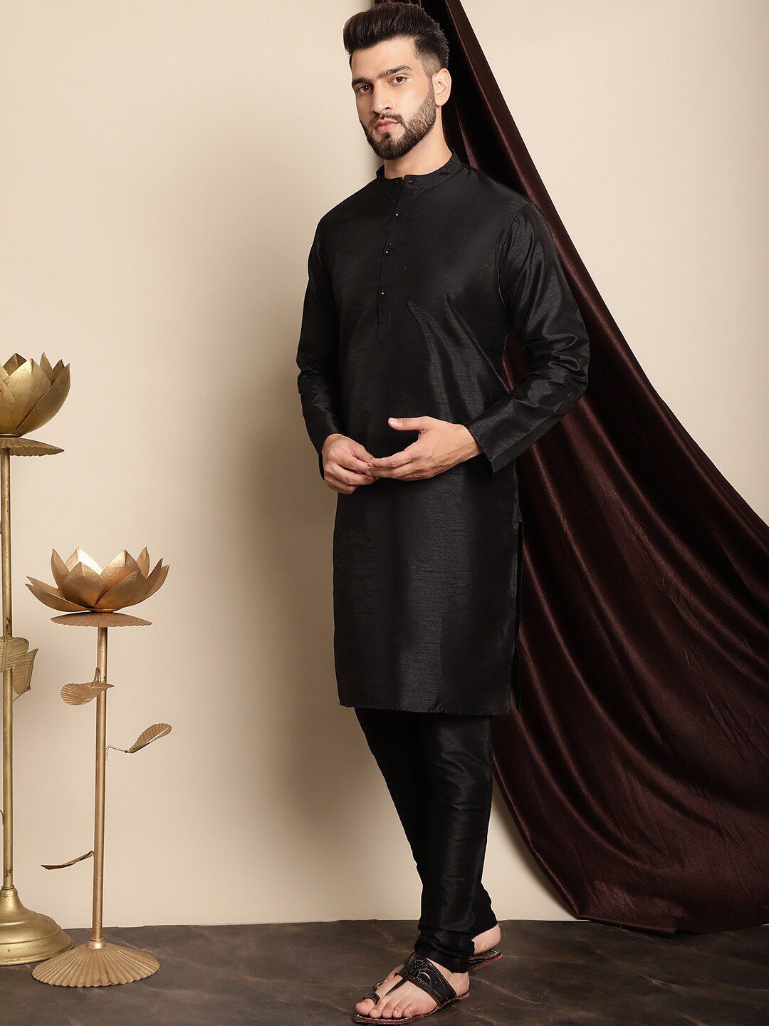 Anouk Mandarin Collar Dupion Silk Kurta dengan Churidar