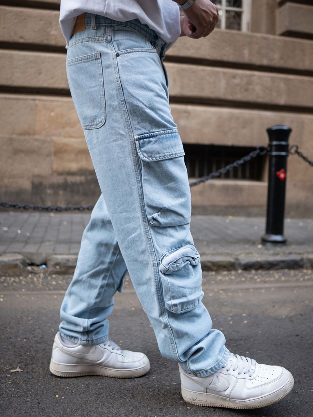 Powerlook Men Cotton Mid-Rise Relaxed Fit Light Fade Jeans With Pockets