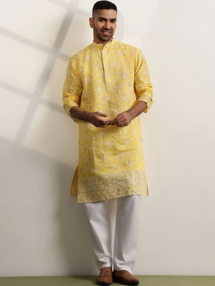 SOJANYA Men Embroidered Thread Work Kurta