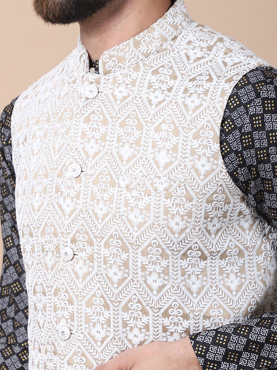 Kurta Kolar Mandarin Bercetak Motif Etnik Hitam Anouk dengan Jaket Churidar & Nehru