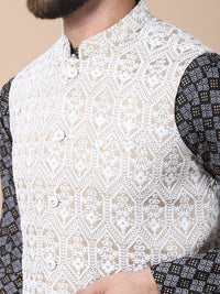 Kurta Kolar Mandarin Bercetak Motif Etnik Hitam Anouk dengan Jaket Churidar & Nehru