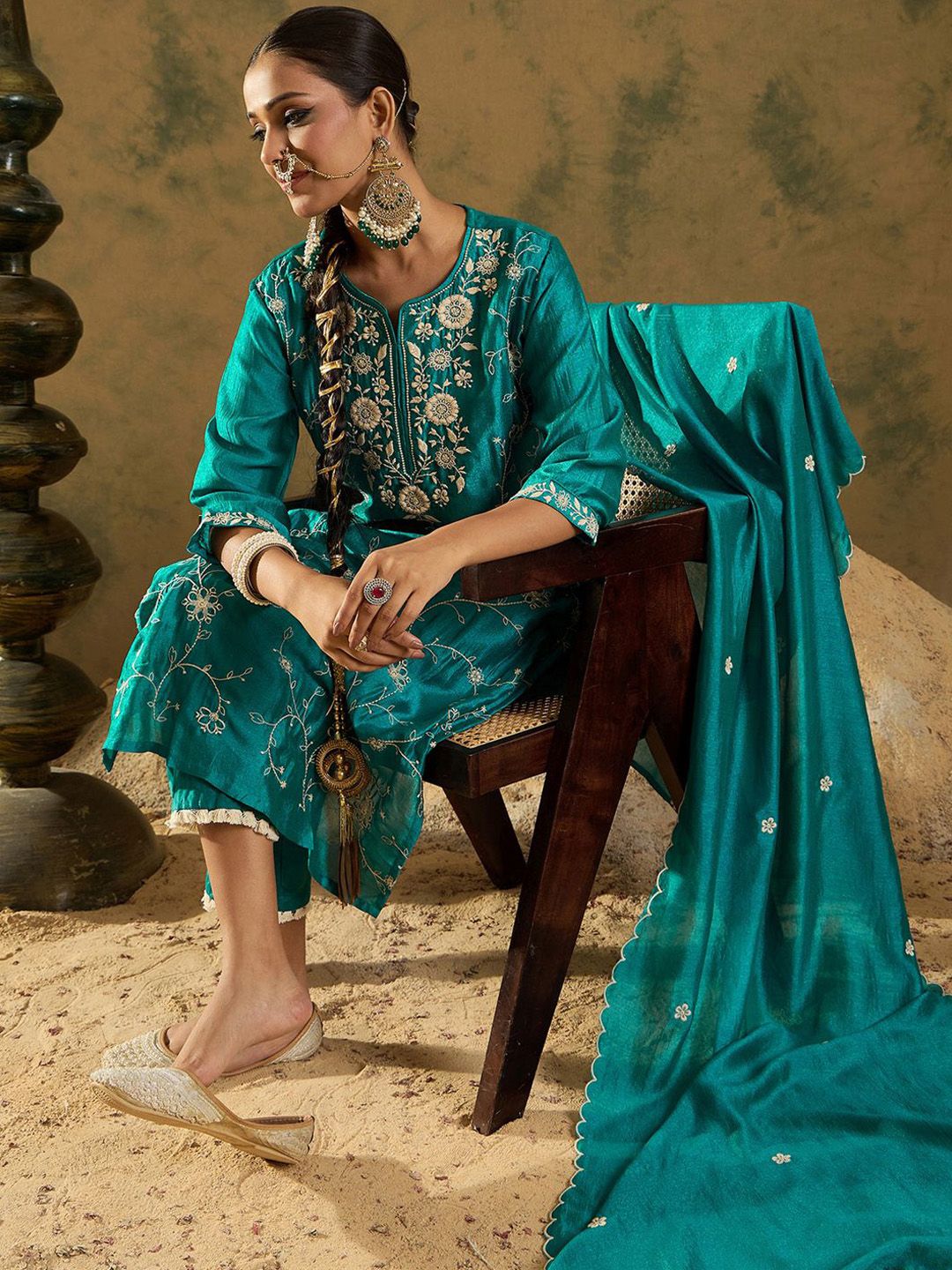 Indo Era Ethnic Embroidered Thread Work Regular Sleeves Round Neck Silk Blend Kurta Set