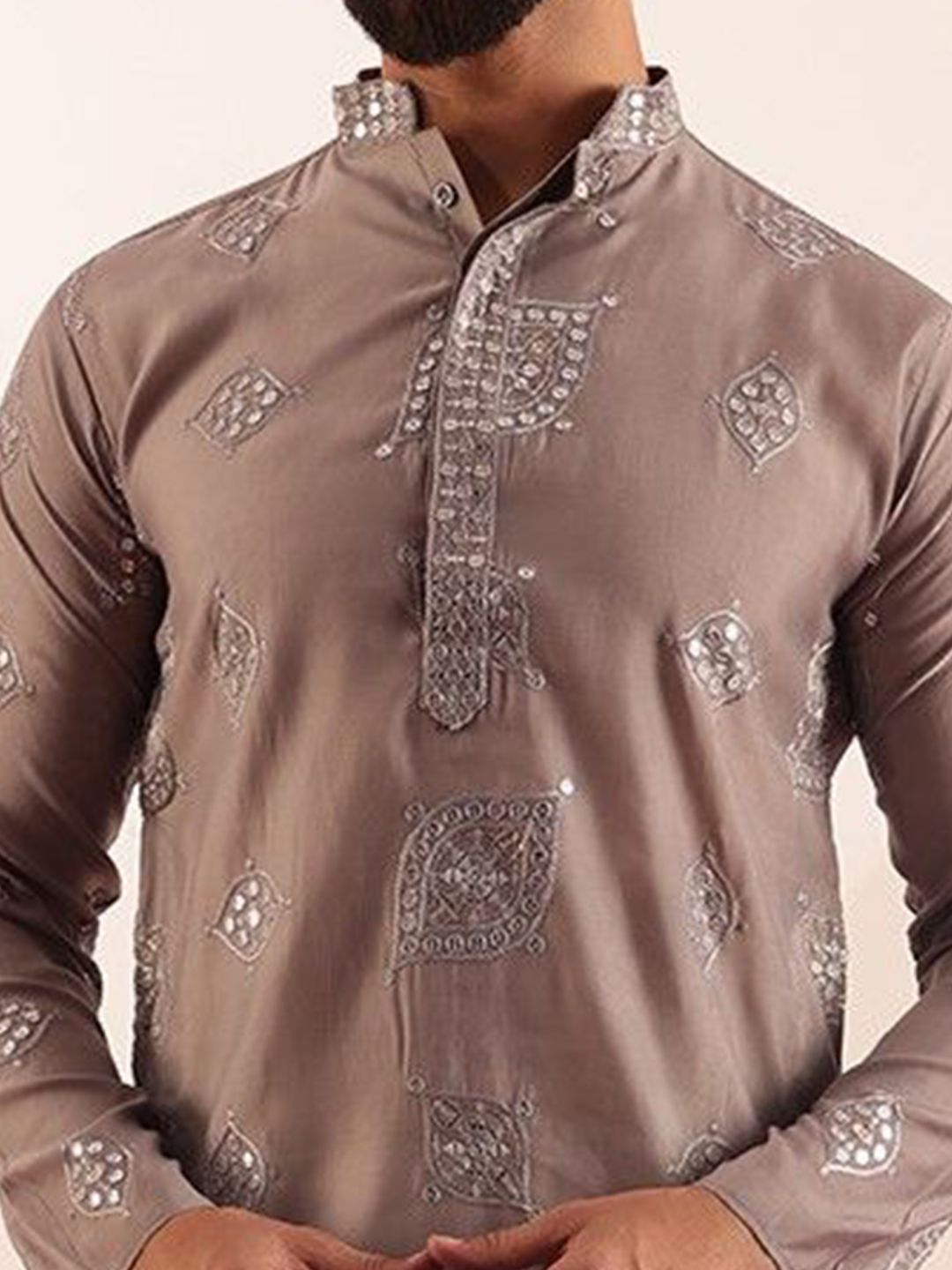SOJANYA Men Embroidered Mirror Work Kurta