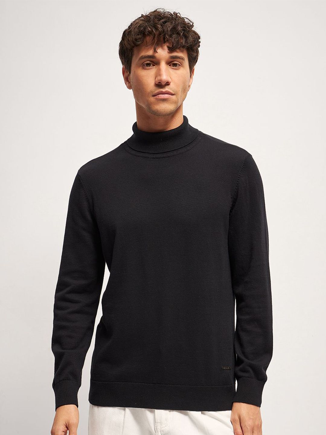 THE BEAR HOUSE Men Solid Regular Fit Turtle Neck T Shirt