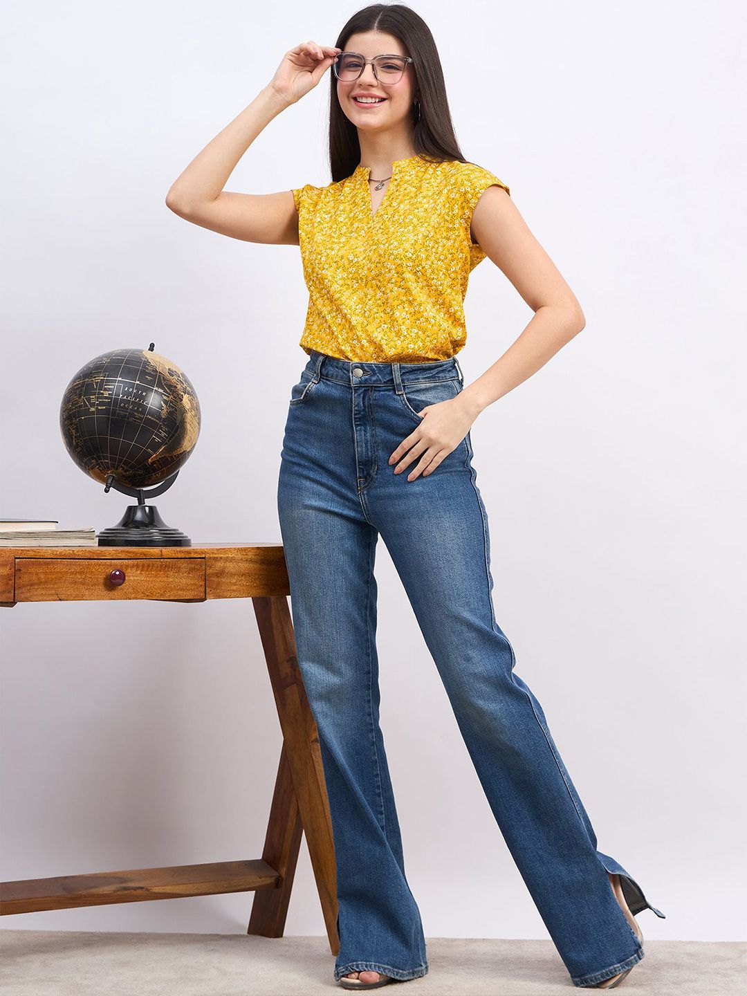 Berrylush Floral Print Keyhole Neck Top