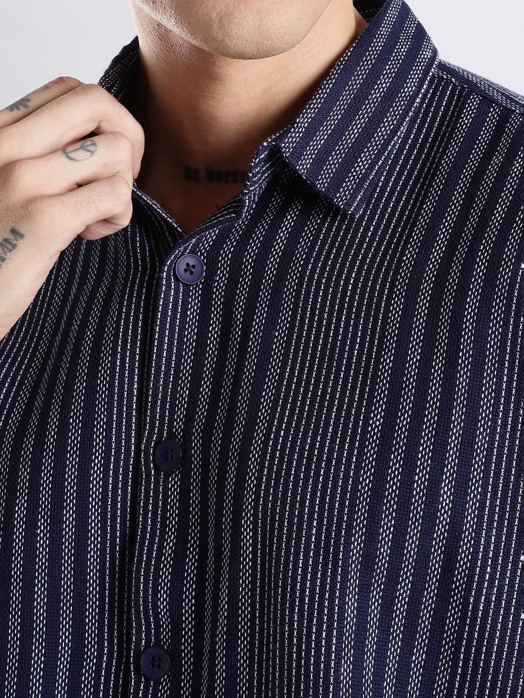 Adro Men Spread Collar Berjalur Menegak Baju Kasual Kapas Bersaiz Besar Rekaan Sendiri