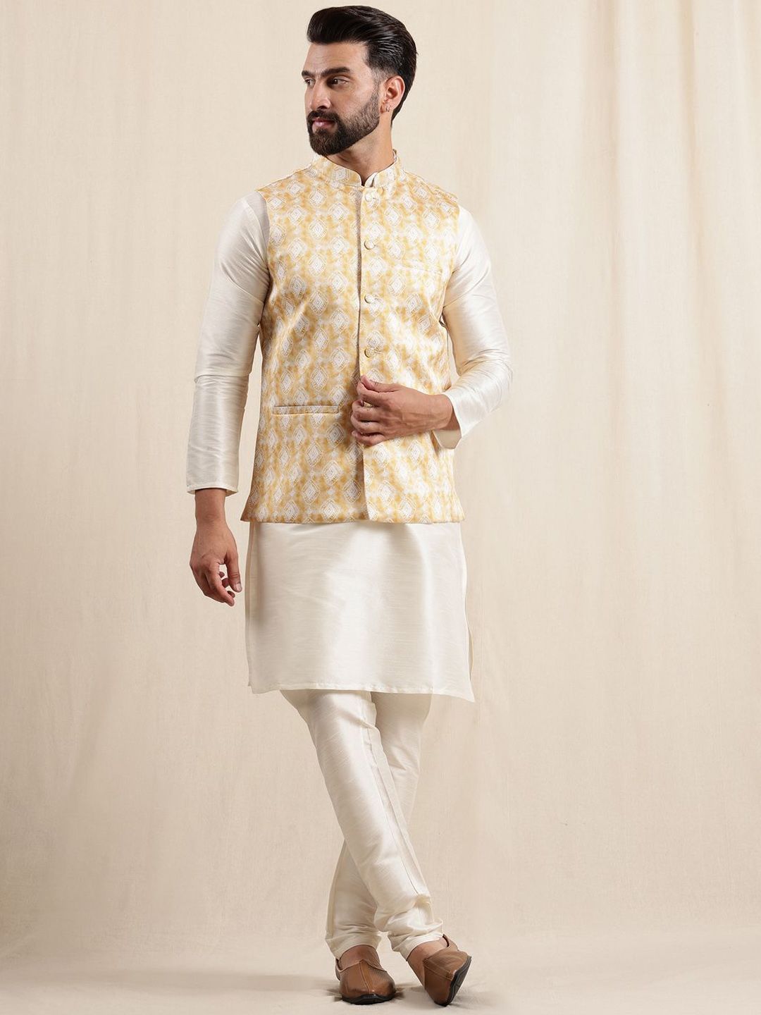 Anouk Men Solid Kurta dengan Seluar & Jaket Nehru