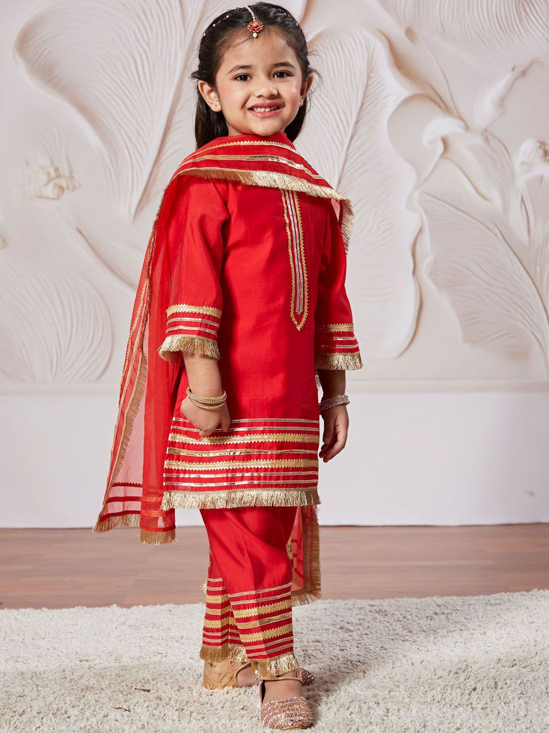 VASTRAMAY Girls Geometric Yoke Design Regular Kurta With Trouser With Dupatta