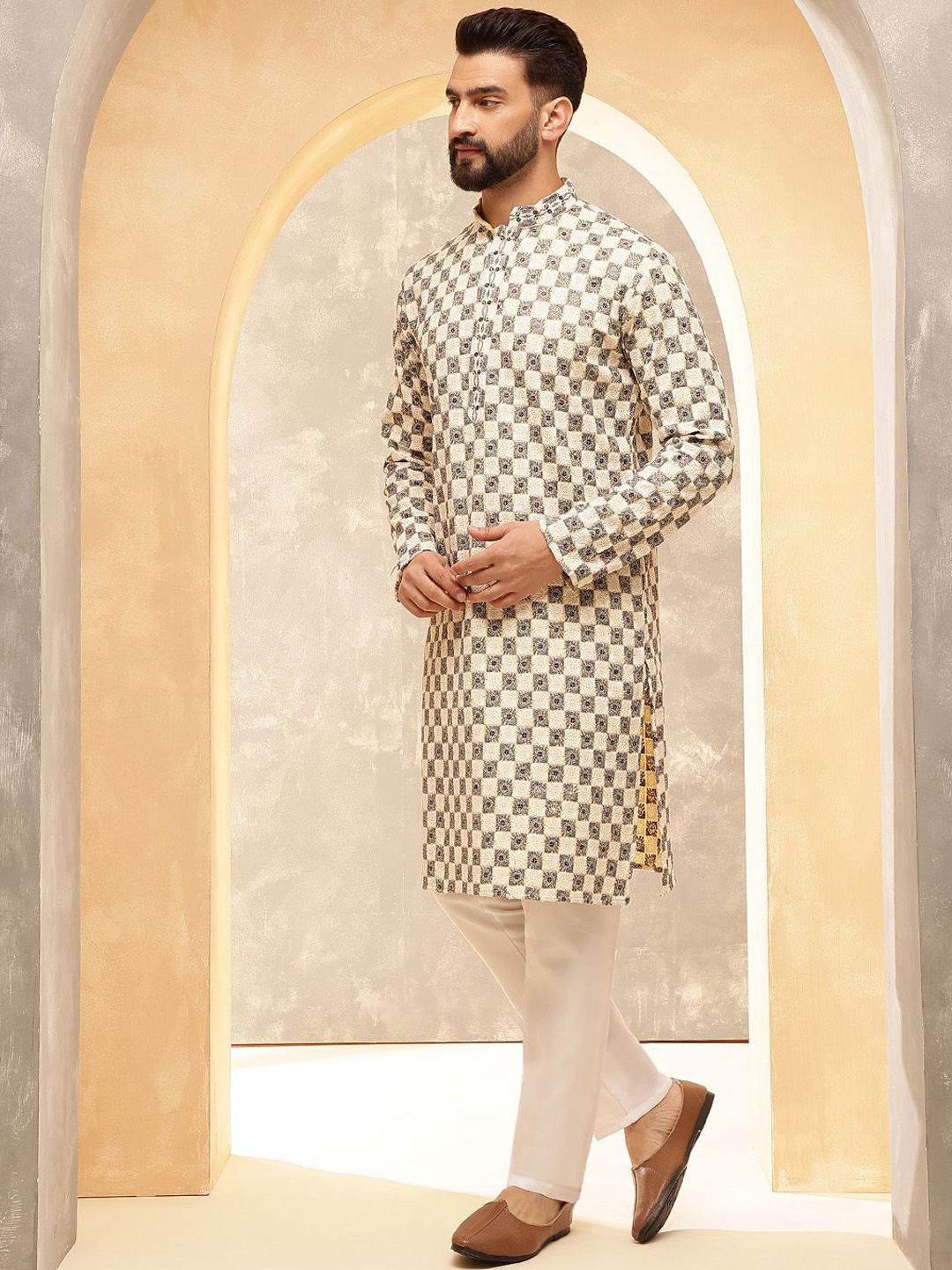 SOJANYA Men Geometric Embroidered Thread Work Kurta