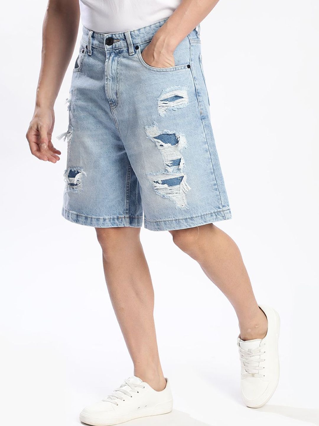 Bene Kleed Men Baggy Fit Distressed Denim Shorts